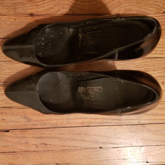 Designer Salvatore Ferragamo Black Patent Pumps Size 9.5 B - Picture 7 of 8